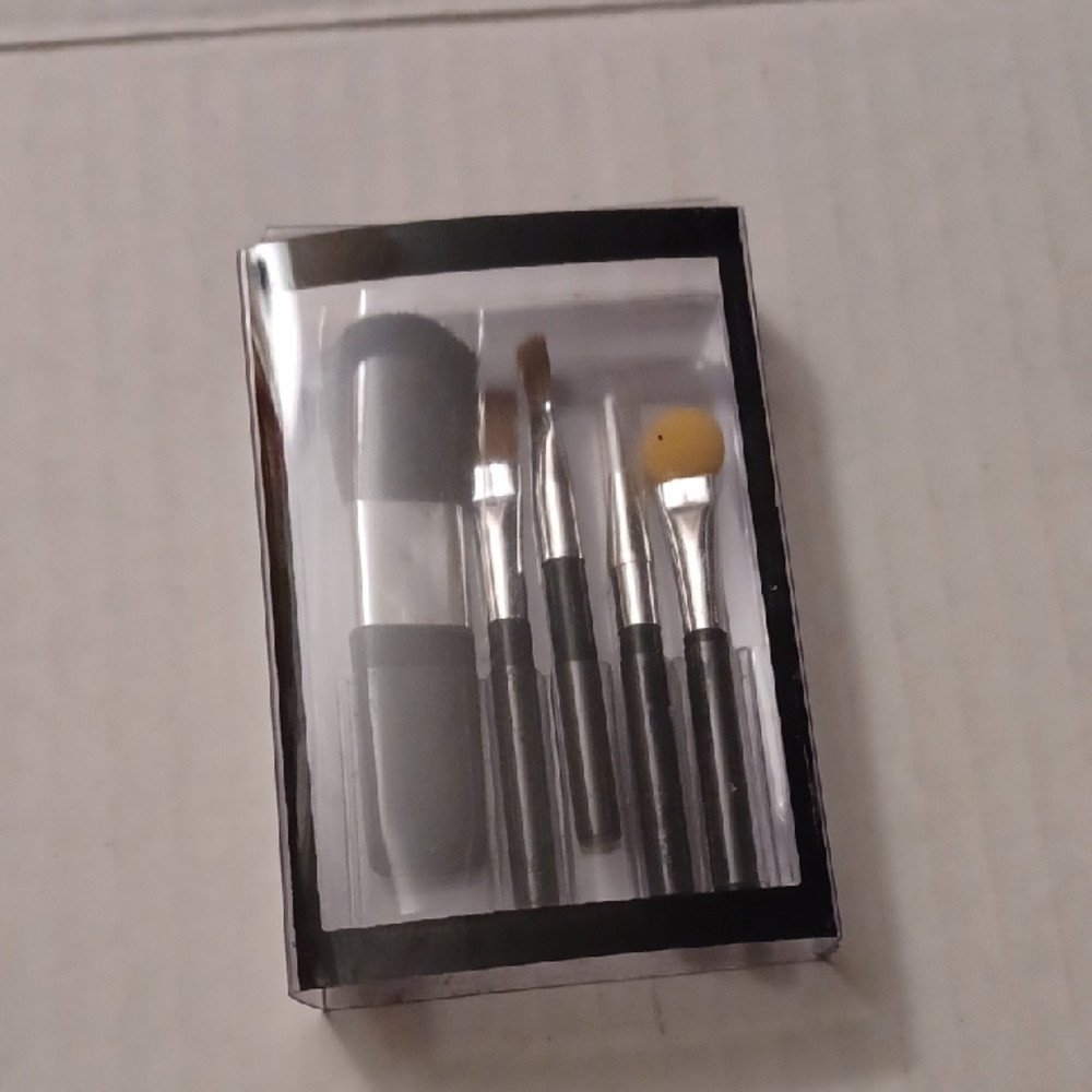 4/$30 New Makeup Brush Set with Black Handles - Set of 5